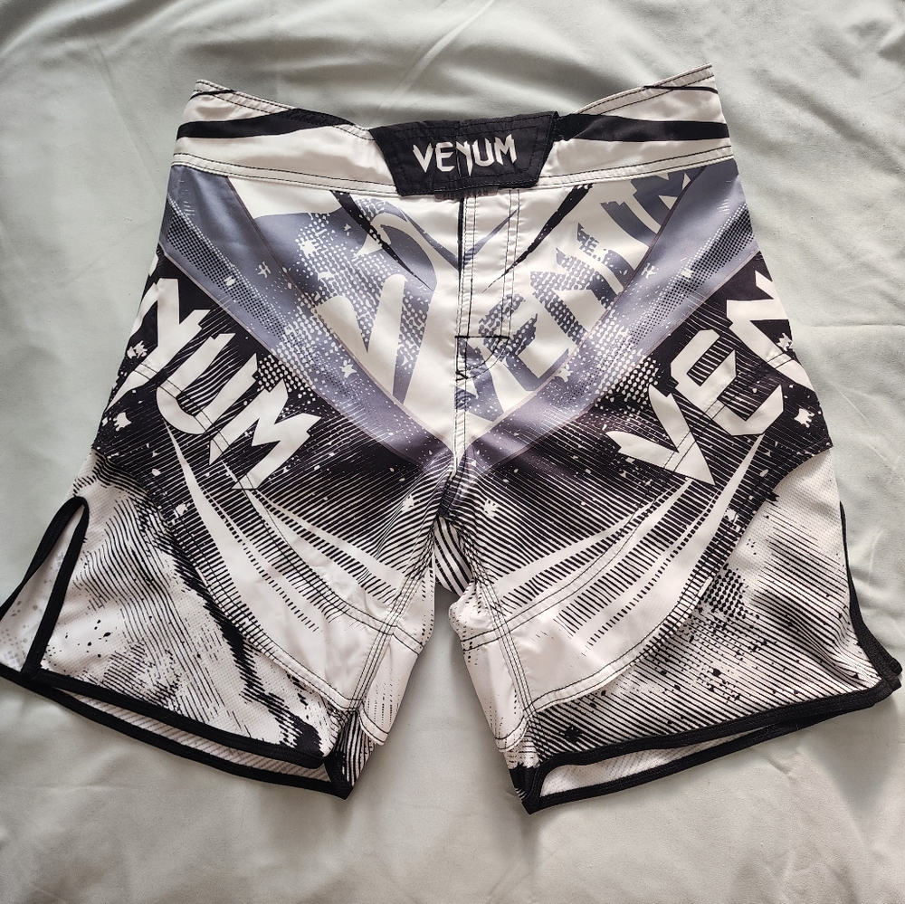 Venum "Galactic" Fightshorts - Neo Ice (Size XS)